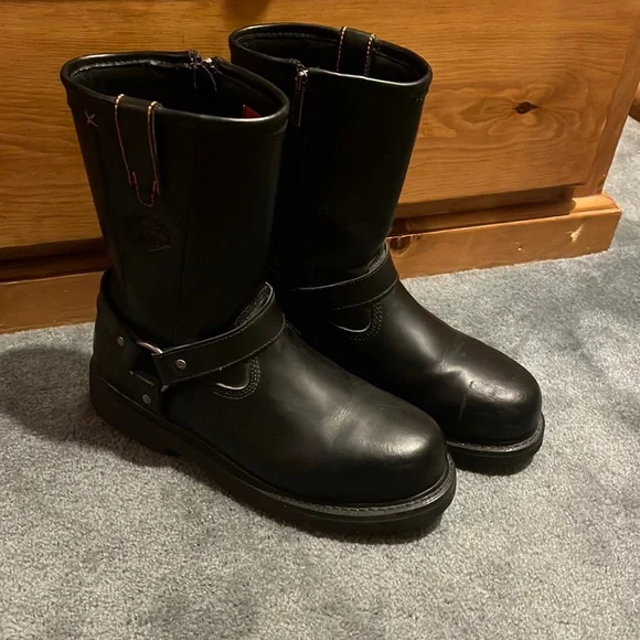 I’m selling a pair of Harley Davidson biker boots they are a size 10 1/2 Amazon.com: Harley-Davidson Men main image 4